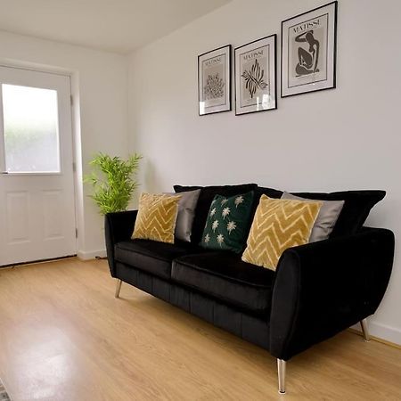 Highley'S Nest - Fully Furnished Gem, Free Private Parking, Sky Tv & Netflix Coventry Exterior foto